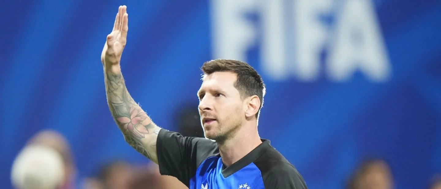 Messi lands in Argentina, and the friendly before his farewell is in doubt