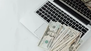 Upwork AI 高薪项目精选｜Prompt Engineer $90-$110/小时、LLM Agent 工程师等 5 个远程兼职