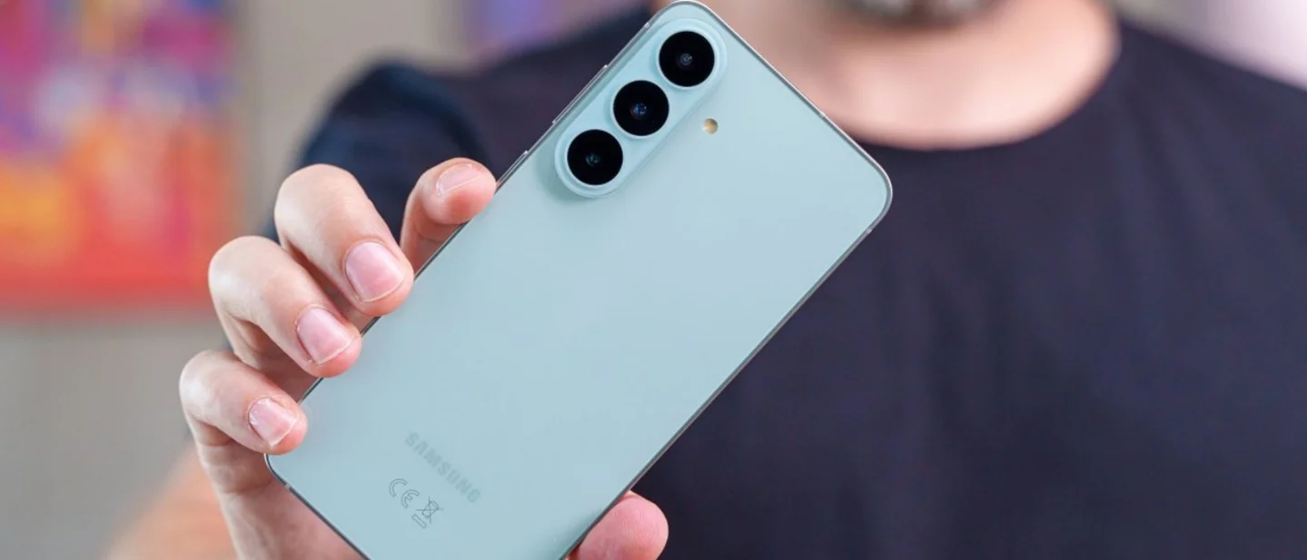 Galaxy S26 FE 评测:700美元换装3nm芯片,先看清它省下了什么