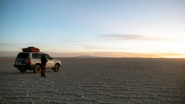 Salar de Uyuni Made the Horizon Disappear