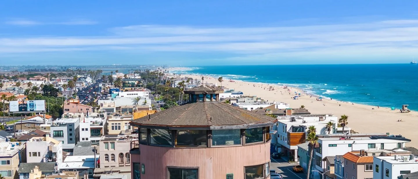 An 1892 water tower is now an 87-foot California beach house you can rent