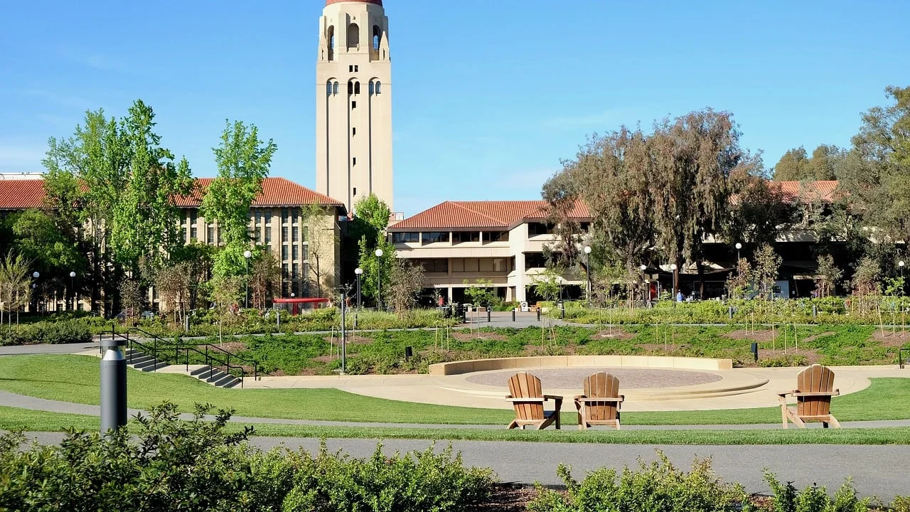 Stanford 校友职业动态周报 · 第 1 期(2026.05.26–06.01)