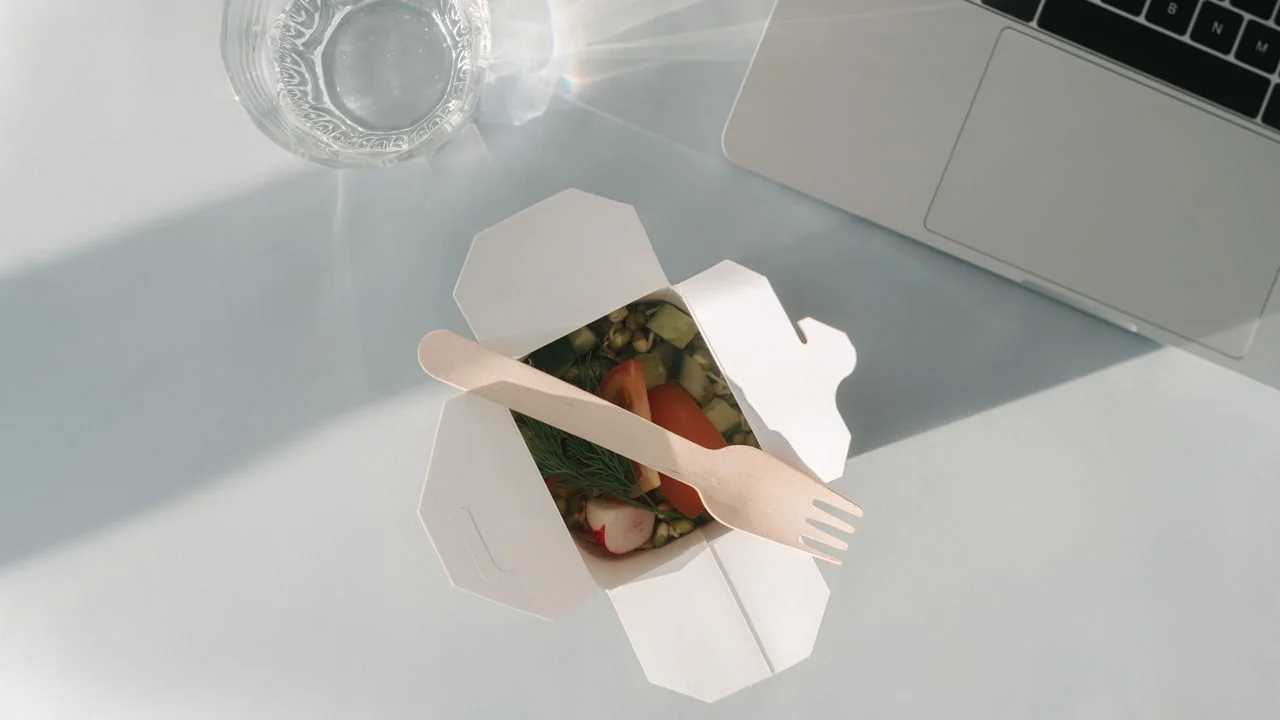 The salad buffer: make a 'healthy' lunch work past 3 p.m.