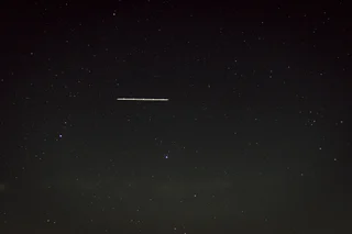 UFO周报 | 格莱美歌手亲历橙色光球追机，华盛顿「解密风暴」这周真的炸了（2026.04.27-05.03）