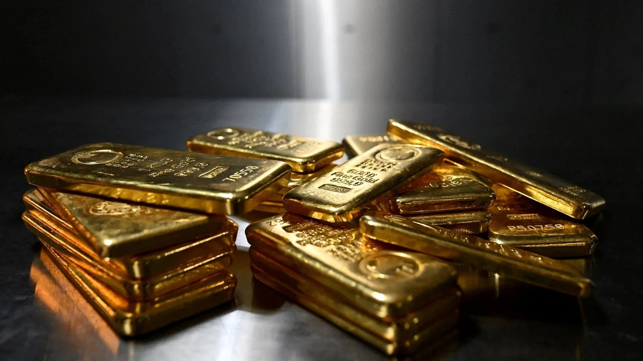 Oil Rips 4% as Israel Breaks Lebanon Truce; Gold Slips Further Toward $4,270 on Rate-Hike Odds at 72%