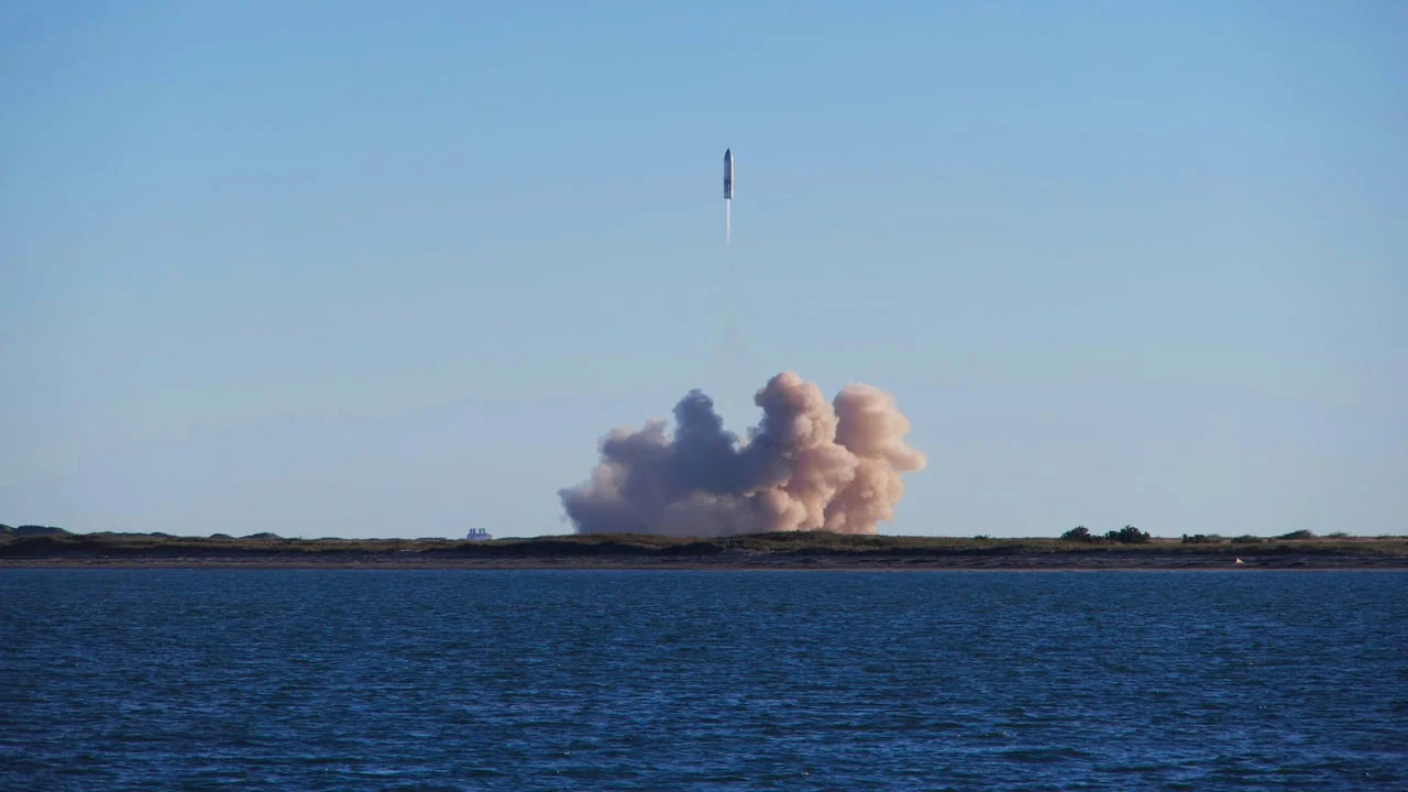 苹果把 Siri 交出去了!SpaceX 一个月收 $22 亿,NVIDIA 开源人形机器人
