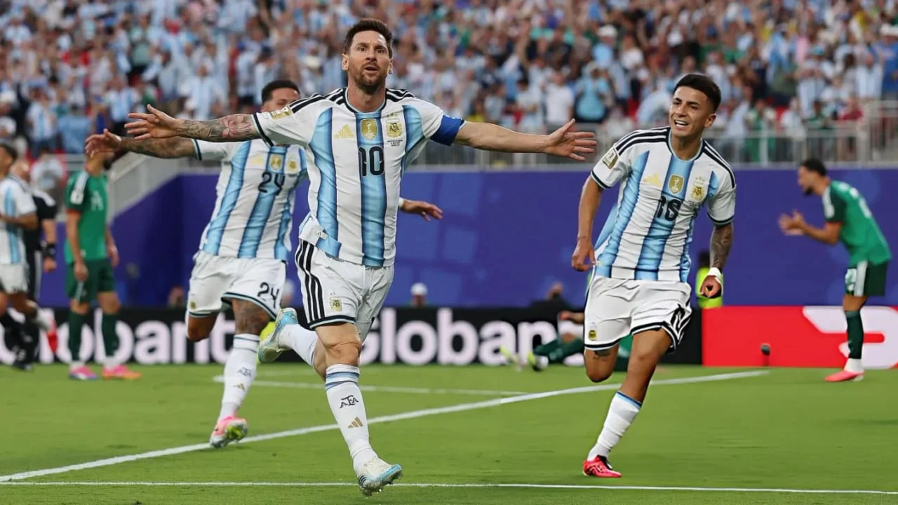Messi has Argentina ahead at halftime, but Algeria already asked questions