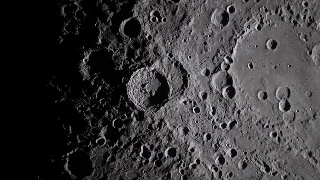 月球背面有个「耳朵」，专门用来聆听宇宙诞生时的沉默