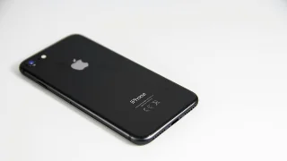 创刊号：618 捡漏窗口已开，全新 iPhone 17 现在该怎么买？