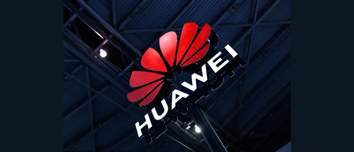昇腾 960 超节点今天在上海亮相：光互联第一次走进超节点内部
