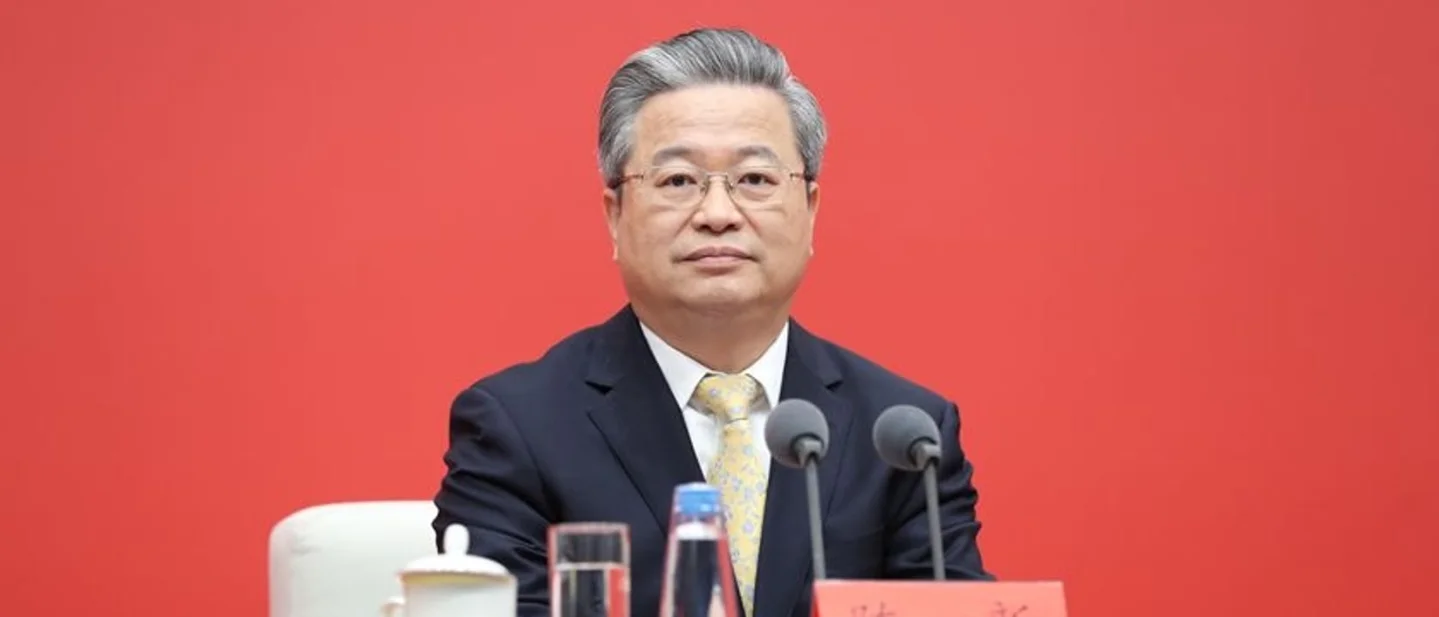 穿透技术滤镜：国安部长详列AI六大风险