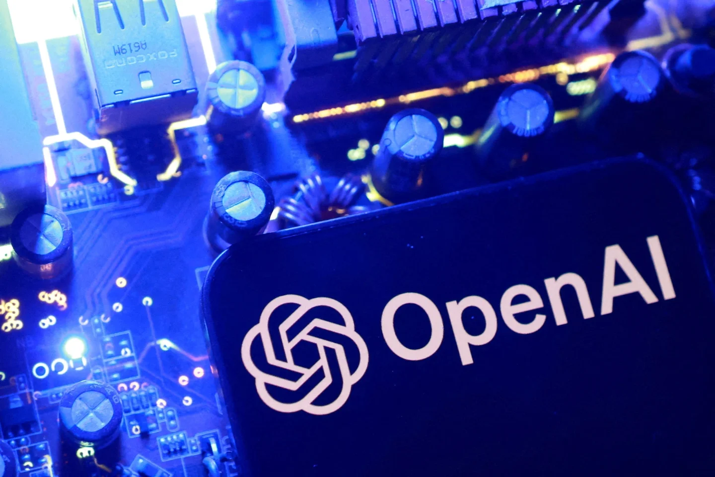OpenAI 日报:模型评估突围 Hugging Face,小企业计划上线