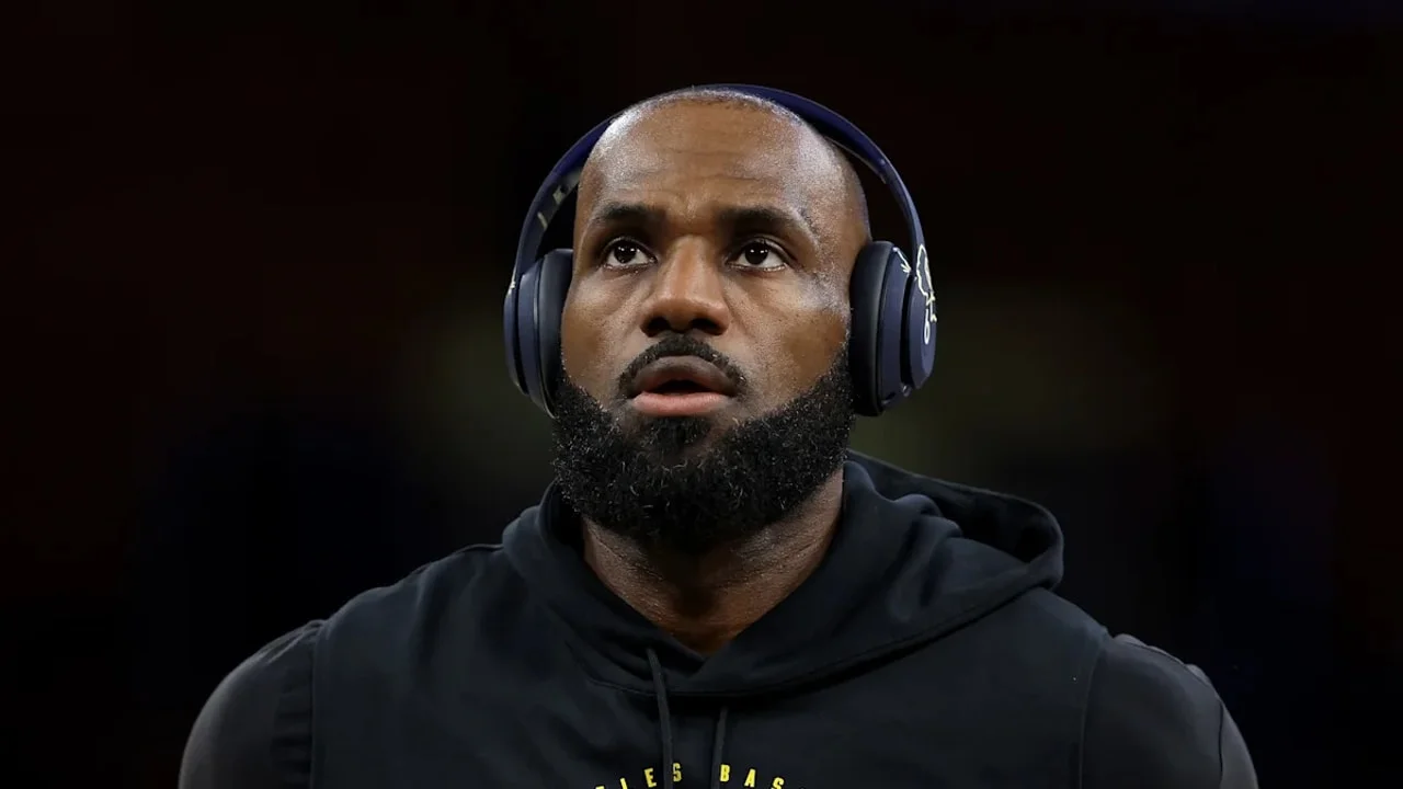 NBA Daily Digest: LeBron's documentary talks, Kawhi probe and the Warriors' Curry pivot