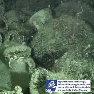 2500年前，一艘装满酒坛的船沉在意大利海底，被风力农场「挖」出来了