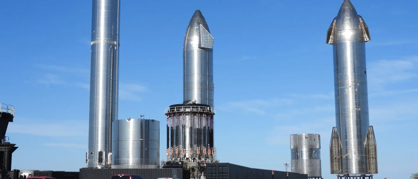 SPCX收于151.21美元:SpaceX高盛大会公布130亿美元算力新单,星舰第14飞将首度创收