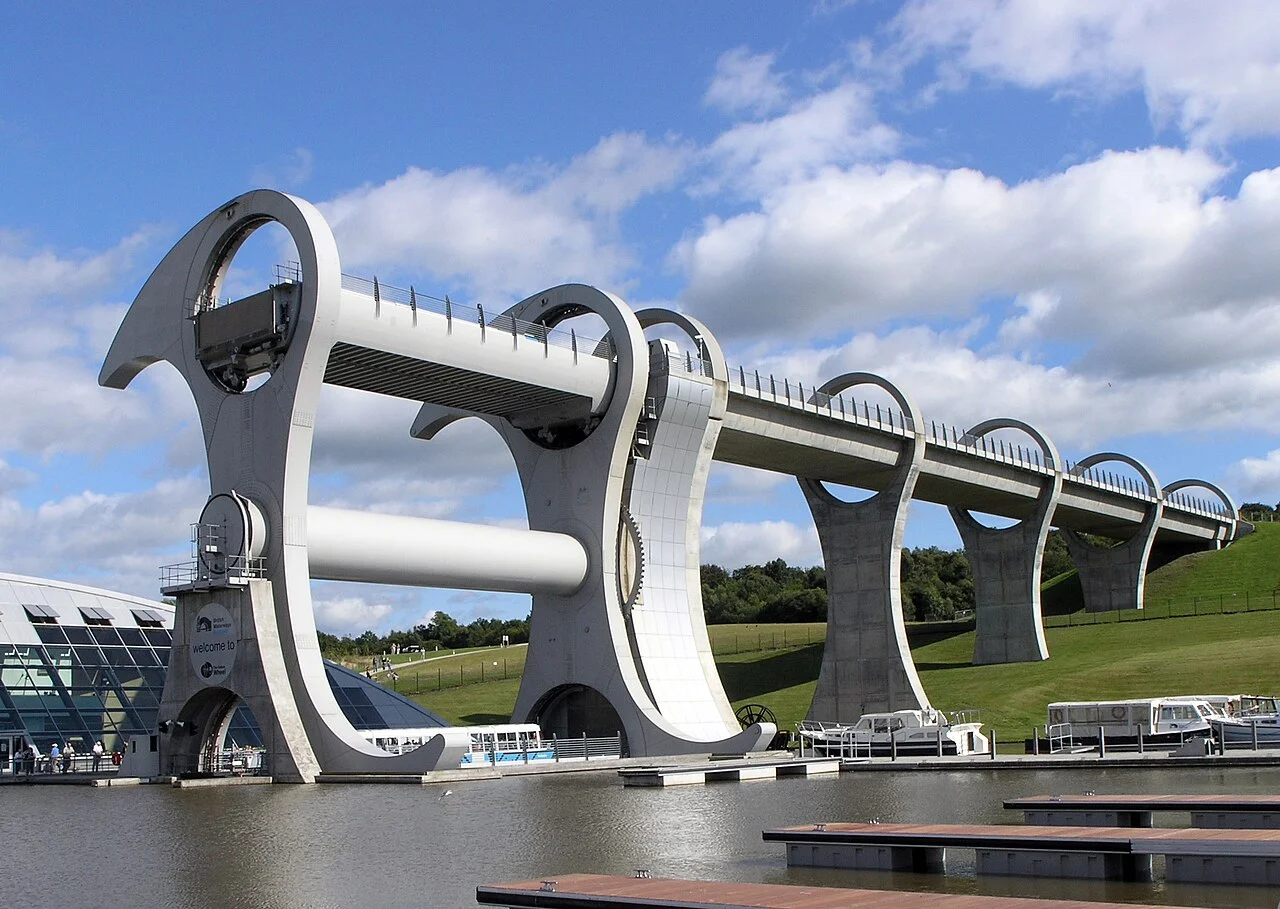 Falkirk Wheel — how a rotating boat lift solved a 35-metre problem on 1.5 kWh