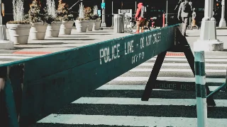 5月19日纽约警情：布朗克斯一夜三案，地铁抢包致人落轨死亡