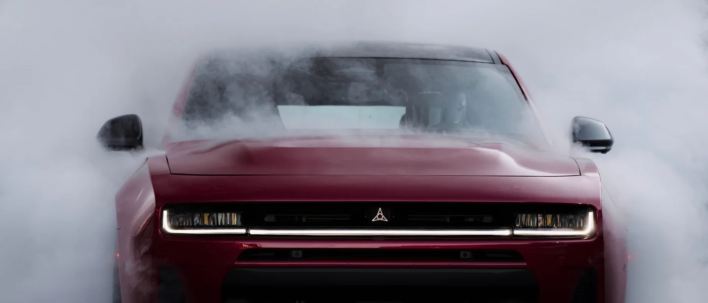 Throttle Weekly Issue 46: The Hellcat V-8 Comes Back, Verstappen's Singapore Win, and a 0.029-Second Finish