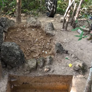 一个石罐里装了37具骨头——老挝山间消失千年的二次葬传统