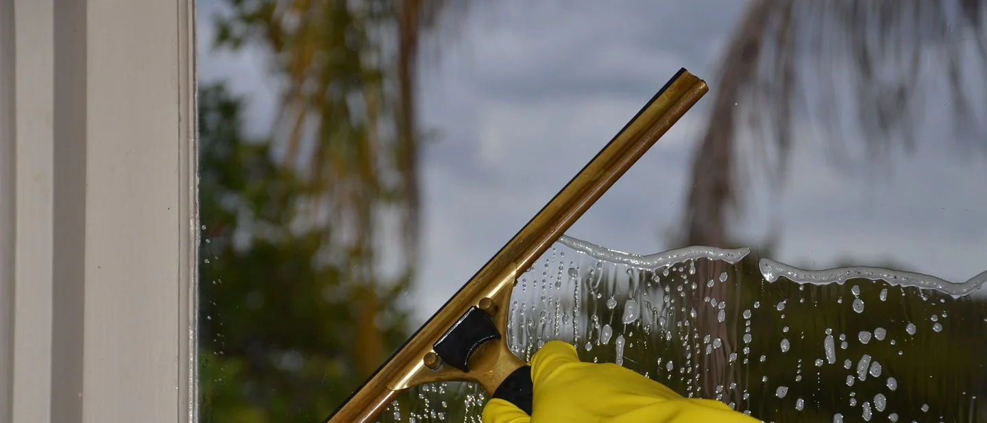Your windows are streaky because of how you clean them: 8 free fixes