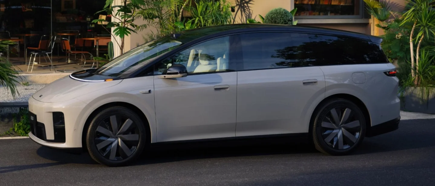 Li Auto cuts i8 entry price to RMB 309,800, putting its six-seat EV strategy on trial