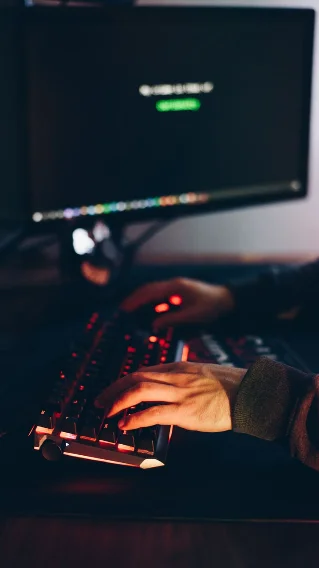 Meta 用员工键盘练 AI，先把权限锁丢了