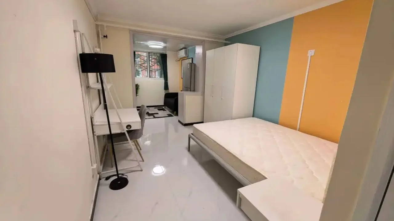 展春园小区小一居室:月租 5500 元,先确认是否整租