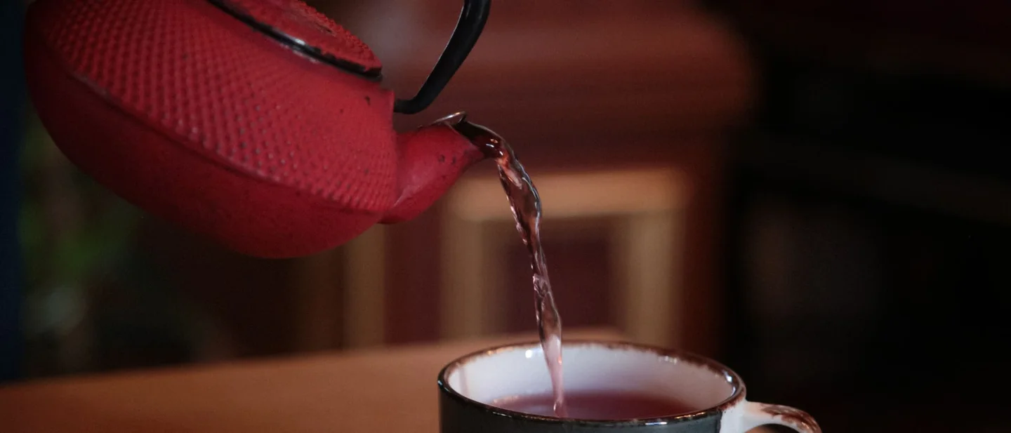 Your tea is bitter because of the water, the clock and the tin: 8 free fixes