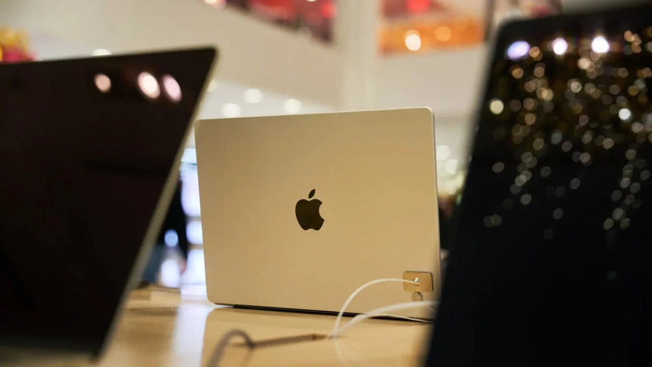 Apple Leaks Digest — June 10, 2026: Siri AI will let you switch chatbots, Touch MacBook Pro is "the other half" of macOS Golden Gate, and DRAM shortages delay Mac Studio