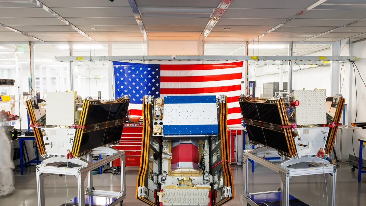 Elon 转推 FireSat:neodrop 可以轻量回,但别把早期探测写成救火成效