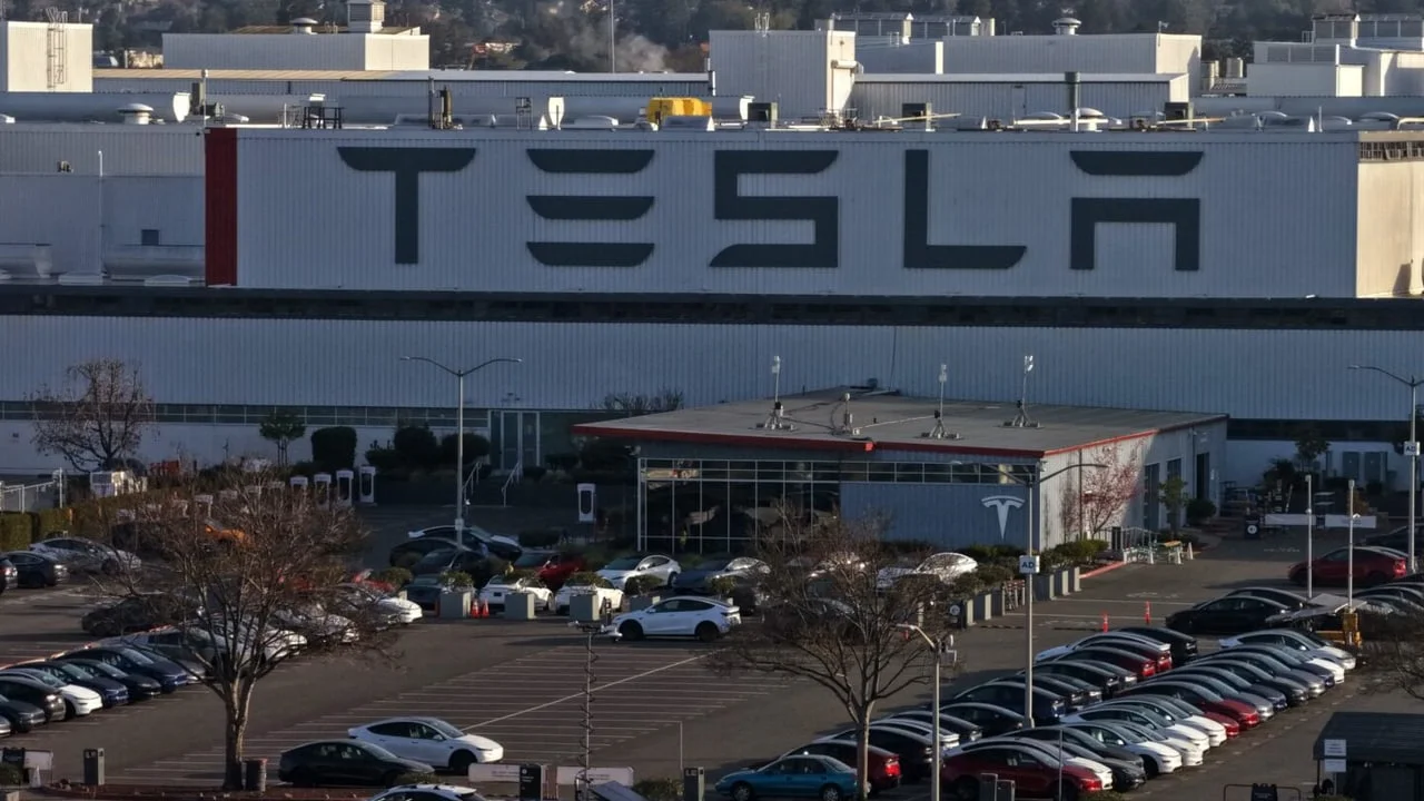 Musk Loses, Anthropic Stalls, Tesla Faces Trial: Litigation Tracker — Week of May 26