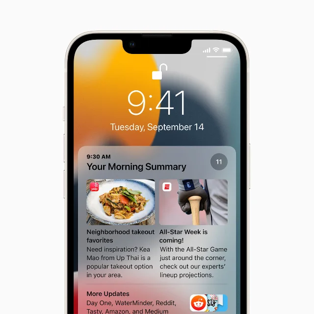 iPhone 锁屏上的通知摘要，显示 9:30 AM 的 Morning Summary 和 11 条通知