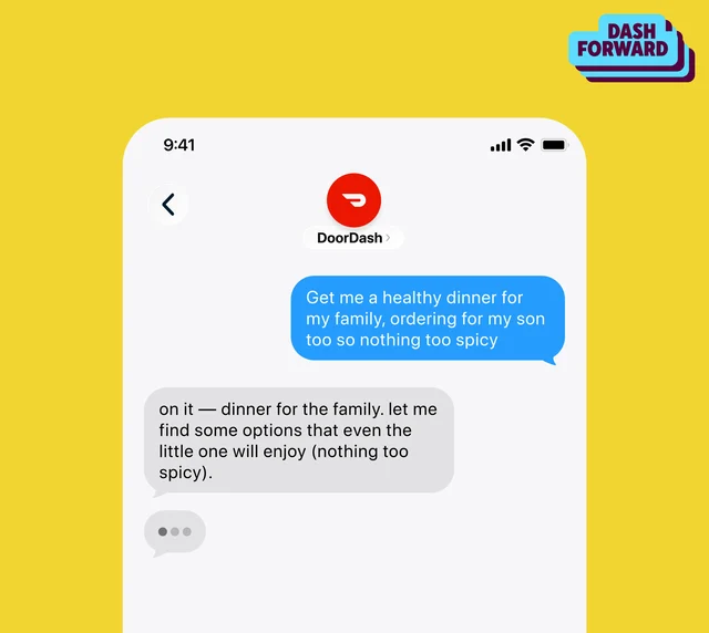 iPhone 上 DoorDash 短信会话,用户提出「给家人点一份健康晚餐,孩子那份别太辣」