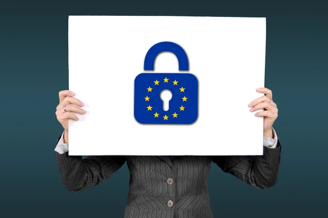 GDPR 数据保护合规图示，蓝色数字网络背景