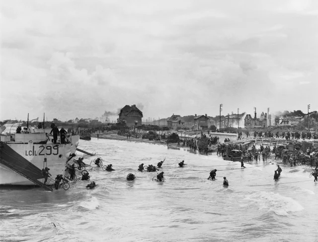 Troops landing from LCI(L) 299 on Juno Beach, Bernieres-sur-Mer, June 6, 1944