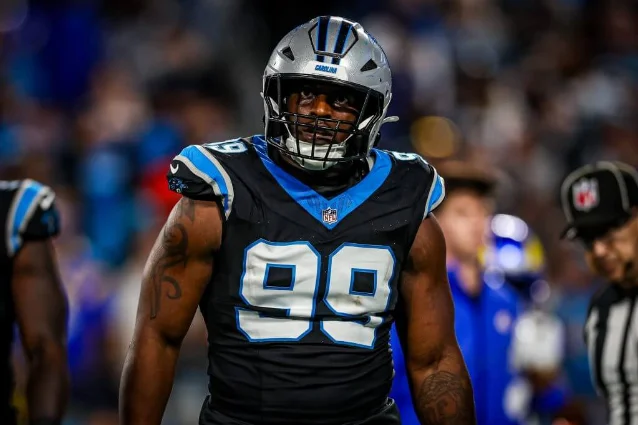 Tershawn Wharton on field during game