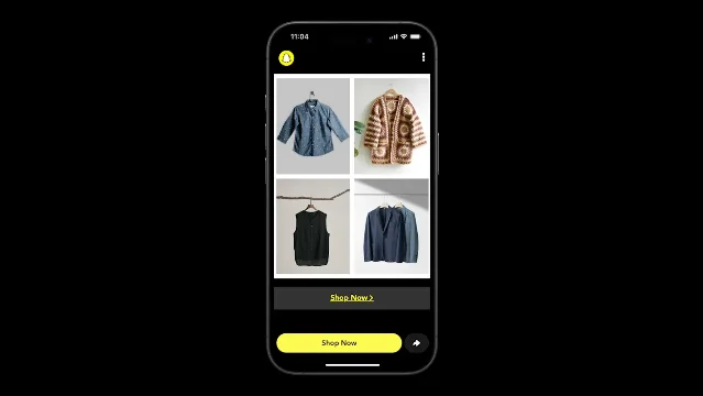 Snapchat 聊天界面中的动态商品广告示意