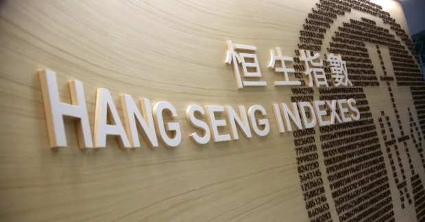 恒生指數展示牌｜類型：正文配圖｜來源：信報
