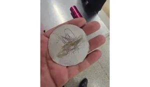 德里机场截获的改装水瓶和黄金