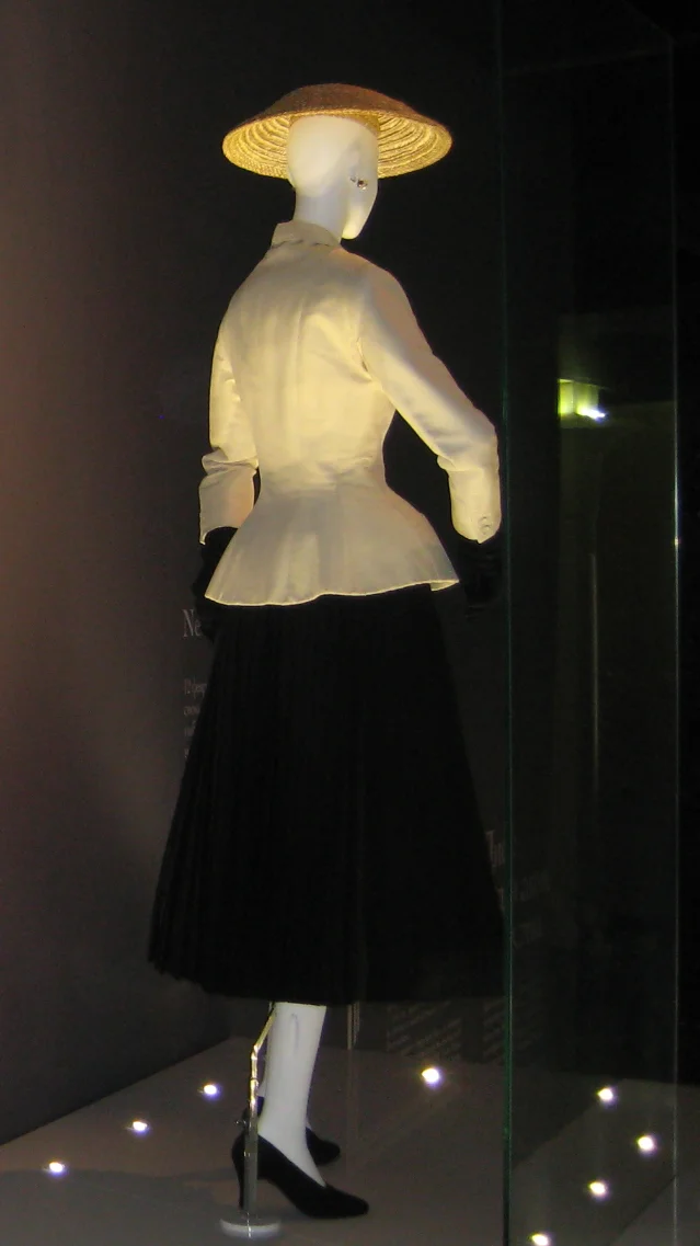 Christian Dior 展览中展出的历史时装作品