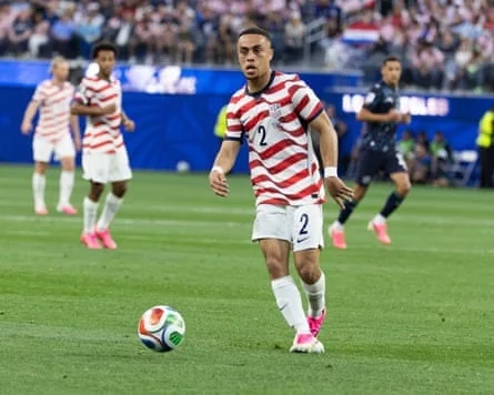 Sergiño Dest carrying the ball for the USA