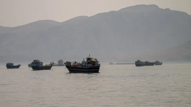 霍尔木兹附近船只