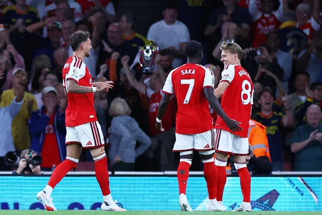 Arsenal players celebrate during the win over Coventry City