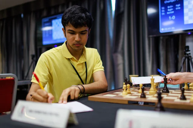 Shreyas Royal at the board in the final round