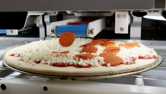Picnic Pizza Station——自动化披萨制作机器人,单员工每小时可产出 100 张定制披萨