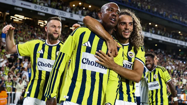 Fenerbahçe players celebrate during Champions League qualifying