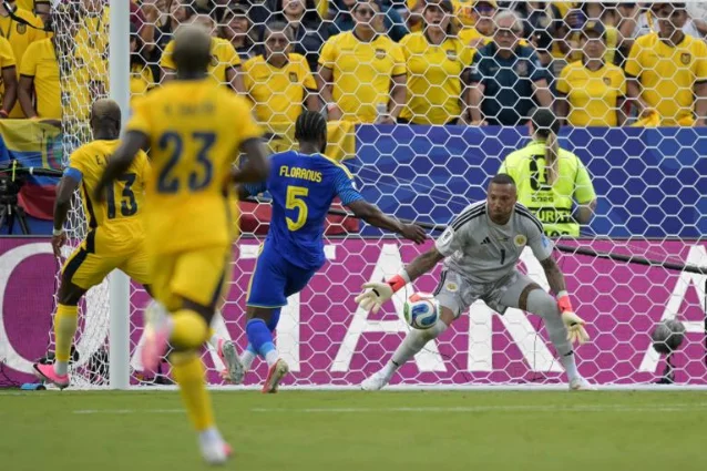 Eloy Room makes a save for Curaçao