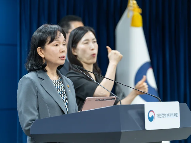 韩国个人信息保护委员会主席宋敬姬 6 月 11 日在政府综合大楼召开发布会，宣布对酷澎开出史上最高数据泄露罚款