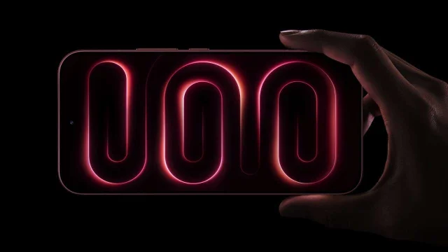 REDMI K100 Pro Max 屏幕正面暗光握持展示