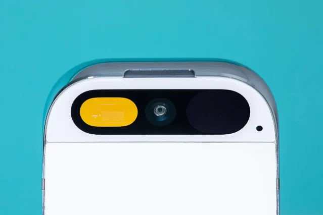 Humane AI Pin 实物